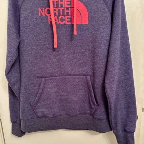 Women's Hoodie The North Face Medium Purple Spell Out Logo Hooded Sweatshirt - Picture 2 of 6